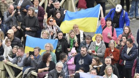 Папа Франциск закликає до молитви за народ України, що страждає від воєнних злочинів