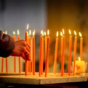УГКЦ передала на потреби МОЗ та військових госпіталів 12 карет швидкої допомоги