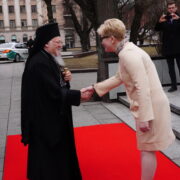 Затримано священика УПЦ МП, який підтримував окупантів та утримував волонтерів у підвалі церкви
