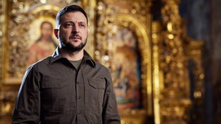 Президент України вітає віруючих з Великоднем за григоріанським календарем: єдиність у вірі та свобода для всіх.