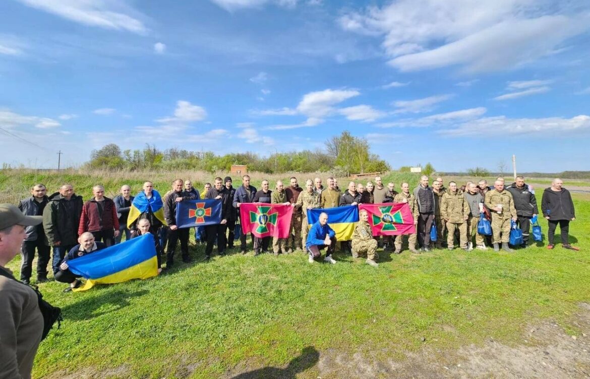 Україна обміняла полонених: повернуто додому 44 українських громадян