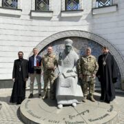 Нагородження військовослужбовців і волонтерів: Митрополит Переяславський і Вишневський вручив "Почесний хрест"