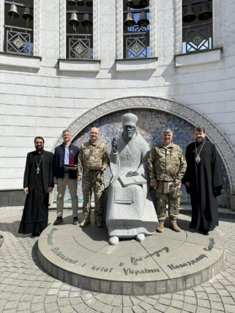 Нагородження військовослужбовців і волонтерів: Митрополит Переяславський і Вишневський вручив “Почесний хрест”