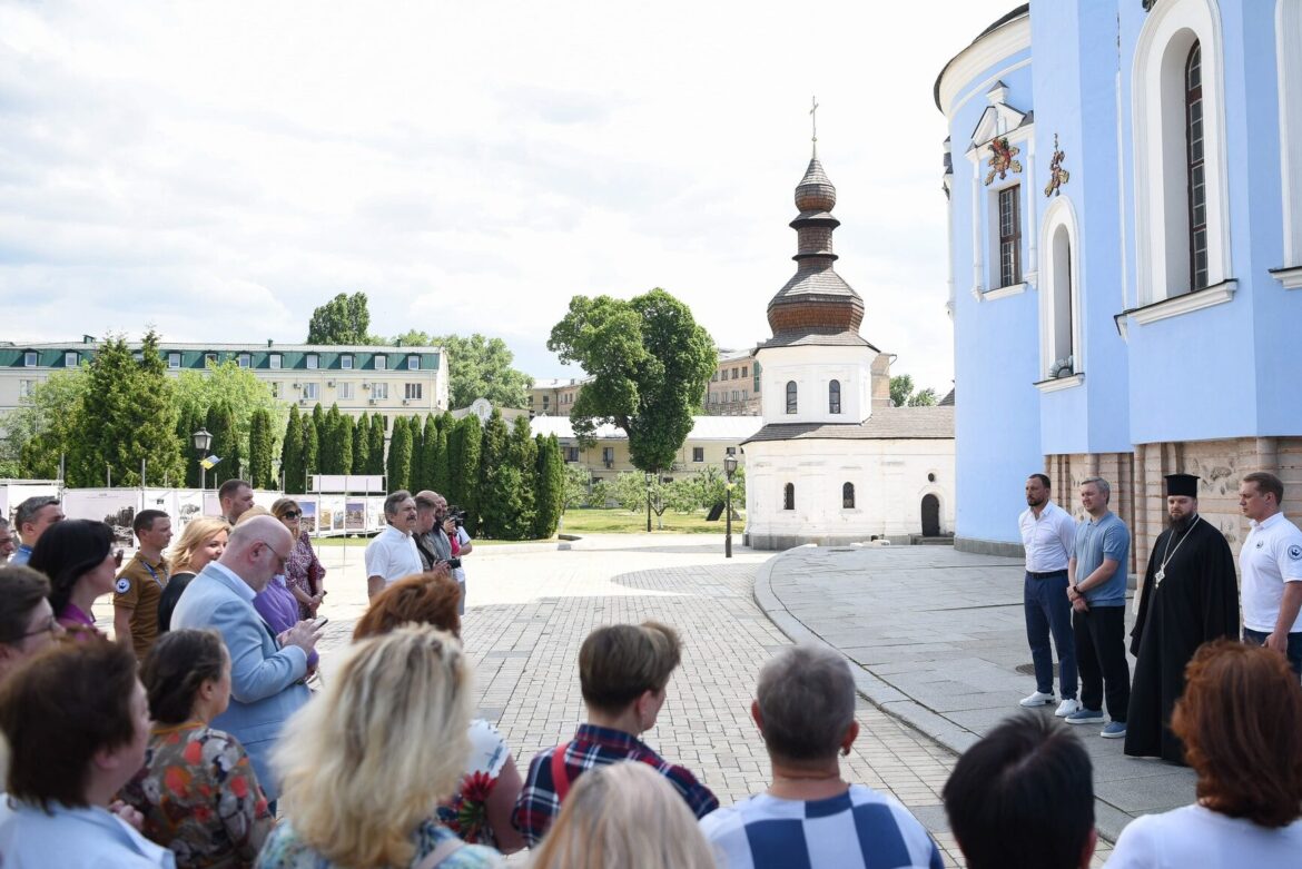 Фотовиставка ‘Київ від давніх часів до сьогодення’: Споглядайте столицю України через об’єктив фотографії