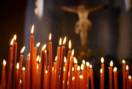 Троїцька поминальна: вірні згадують своїх спочилих