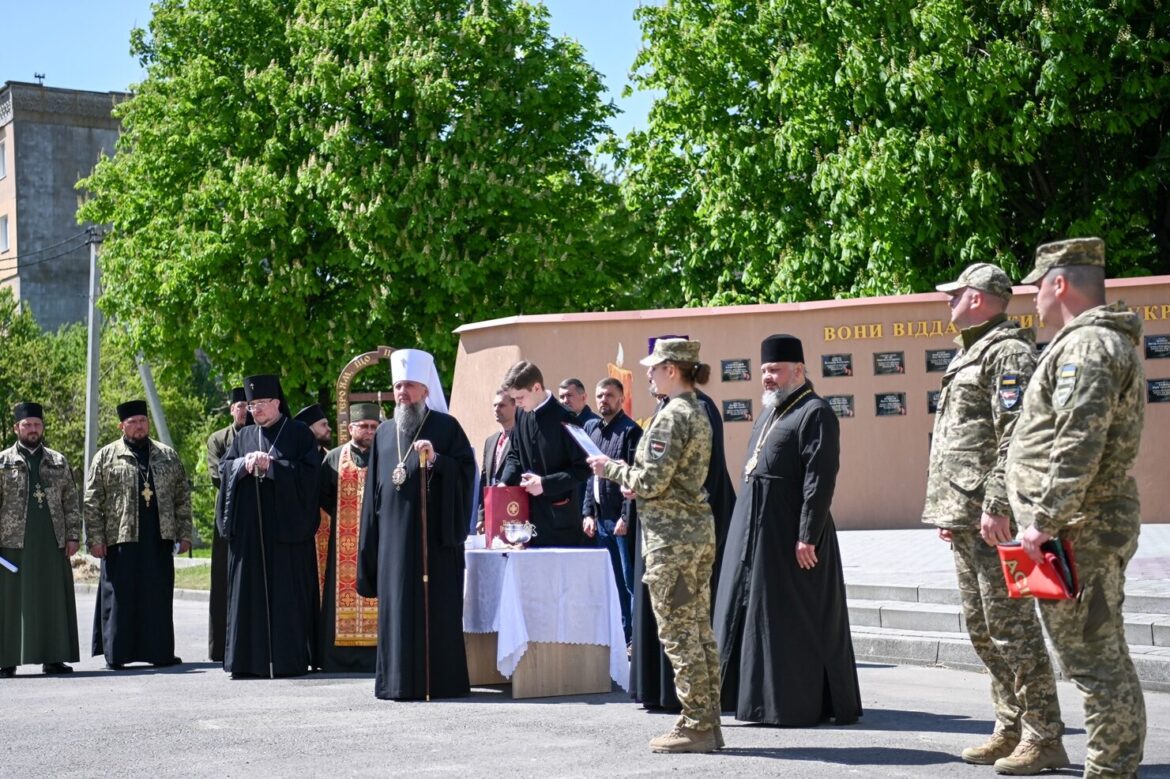 Предстоятель у Володимирі зустрівся з військовослужбовцями