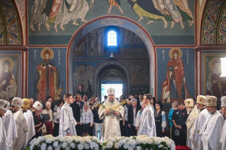Божественна літургія в день відзначення відновлення Свято-Михайлівського Золотоверхого собору