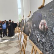«Ми відчуваємо ваш біль» — керівники Всесвітньої Ради Церков молилися на місці масових поховань мирних жителів Бучі