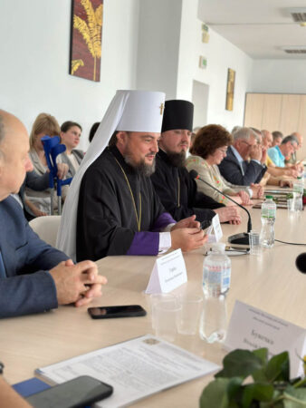 Митрополит Олександр взяв участь в культурно-духовному благодійному заході «Героїчна медицина: Вшанування праці цивільних та військових лікарів у війні»