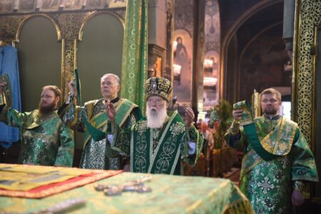 Патріарх Філарет відзначив День Святої Тройці та закликав до терпіння і перемоги
