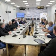 У Греції відсторонили відомого священника за участь дівчат у богослужінні