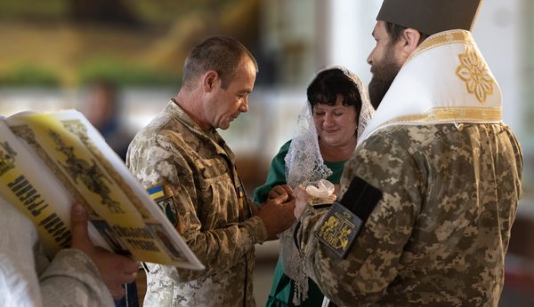 Вінчання двох чарівних пар на фронті: початок спільного життя наповнених любов’ю та щастям