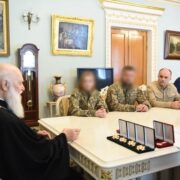 Патріарх Філарет зустрівся з військовослужбовцями та громадськими діячами у День Конституції України