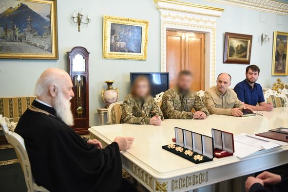 Патріарх Філарет зустрівся з військовослужбовцями та громадськими діячами у День Конституції України