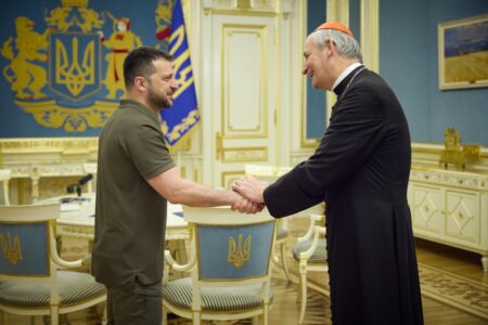 Президент України зустрівся зі спеціальним представником Папи Римського Франциска