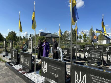 Митрополит Олександр помолився за загиблих захисників та мирних жителів у Бучі