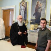 Митрополит-аскет або мільйонер-пастор? Розкрито дивовижну скарбницю уповноваженого Божої служби