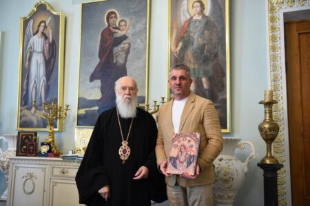 Святійший Патріарх Філарет зустрівся з депутатом Остапенком: Віра та єдність на захист України