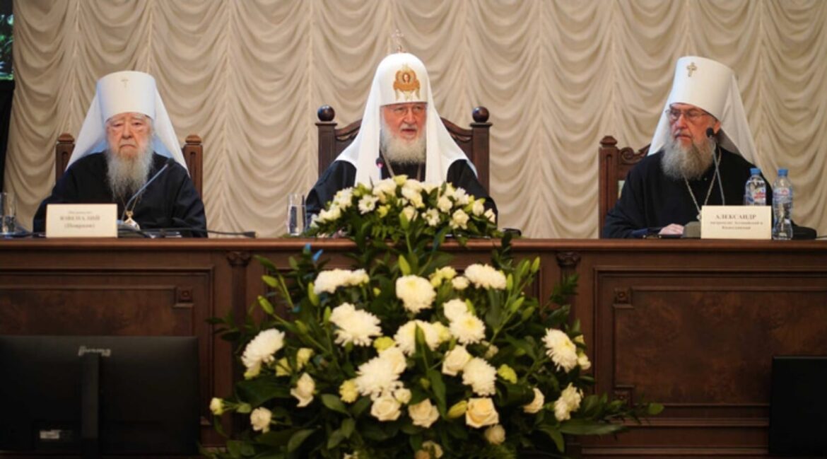 Кирил пре війною на патріарха Варфоломія прагнучи реваншу на всесвітній арені