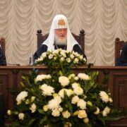 Кирил пре війною на патріарха Варфоломія прагнучи реваншу на всесвітній арені