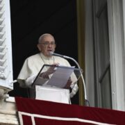 Папа Франциск закликає до миру та молитви за Україну та інші регіони охоплені війною