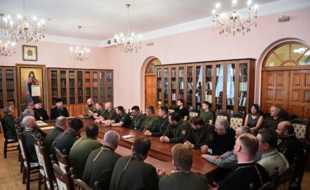 Митрополит Епіфаній вручив мандати військовим капеланам