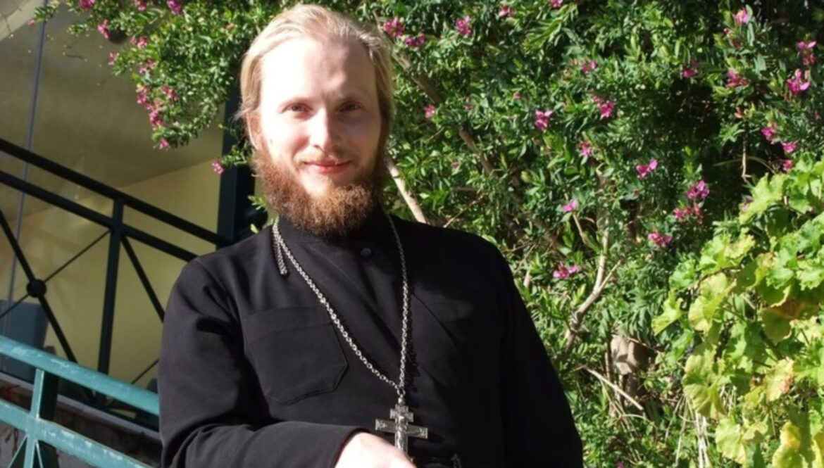 В РПЦ протиставляють Фанару “пропаганду” при відновленні священника
