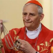 Момент історичного значення: Батьки воїна-добровольця Гліба Іванова отримали диплом на урочистостях у Києво-Могилянській академії