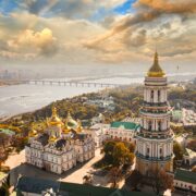 Національний заповідник «Києво-Печерська лавра» отримав право у суді опечатати корпуси й наблизився до повернення культових споруд, що є державною власністю