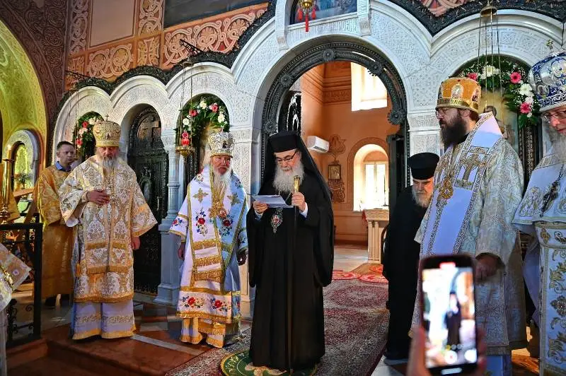 Єрусалимський патріарх помолився у монастирі РПЦЗ