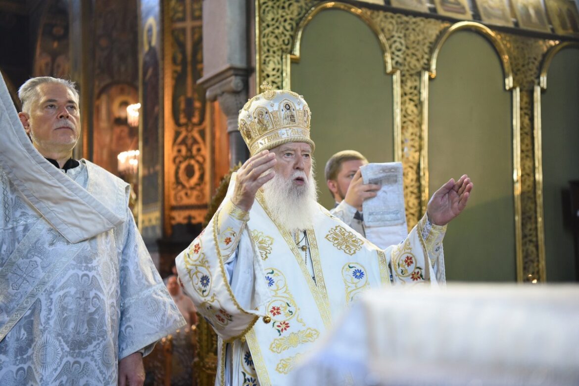 Звершення Божественної Літургії Патріархом Філаретом: Молитва за Україну та Спільне Віддане Служіння