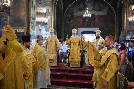 Патріарх Філарет очолив Божественну літургію та молебень за Україну у Володимирському соборі