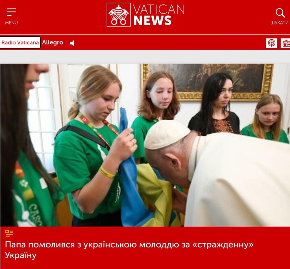 Папа помолився з українською молоддю за «стражденну» Україну