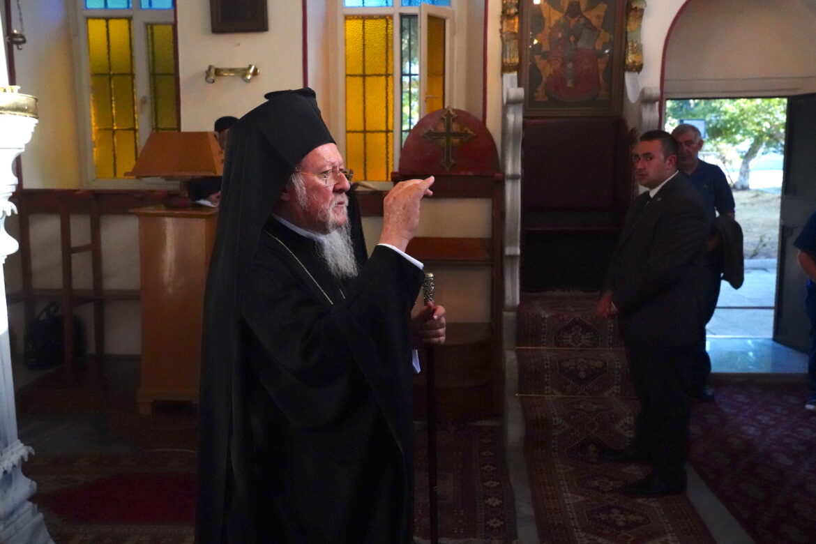 Патріарша церемонія в церкві Валукліського будинку престарілих