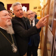 Його Святість відвідав концерт Маноліса Міціаса та жіночого хору І єпархії Неаполя і Ставрополя, який відбувся в його селі