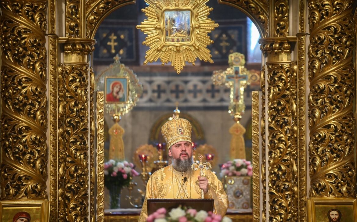 Бог стає Людиною і наближається до нас серед бурхливих хвиль світу цього, який лежить у злі, щоби зміцнити нашу віру і спасти нас, – Митрополит Епіфаній