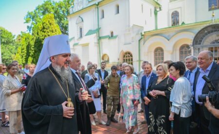 Митрополит Епіфаній звершив молебень за медиків та захисників України