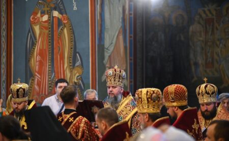Божественна літургія в день свята Винесення чесних древ животворчого Хреста Господнього