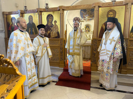 Митрополит Олександр відвідав храм у Туреччині і молився за перемогу України