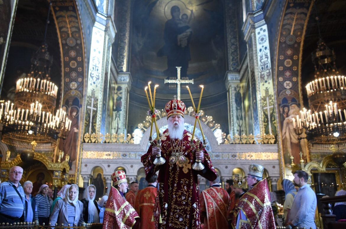 Почесний Патріарх Філарет звершив святкову літургію у Володимирському кафедральному соборі на свято Воздвиження Хреста Господнього