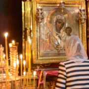 Молитва матерів і дітей: Надія та об'єднання в часи війни