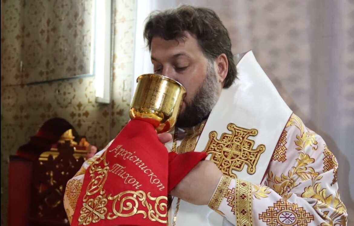 Тернопіль Кримінальний: Кумедний блазень розважав глядачів та духовенство ПЦУ сьогодні на Пантелеймона Куліша