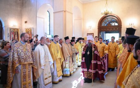 Предстоятель очолив Божественну літургію в храмі Успіння Пресвятої Богородиці в Кропивницькому