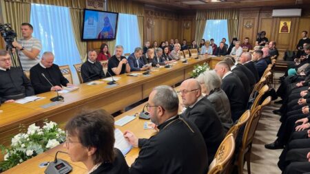 Перегони за Почаївську Лавру розпочалися: УГКЦ в слід за ПЦУ розпочала свою міжнародну конференцію в Зарваниці та відзначає 250-річчя коронації Почаївської ікони