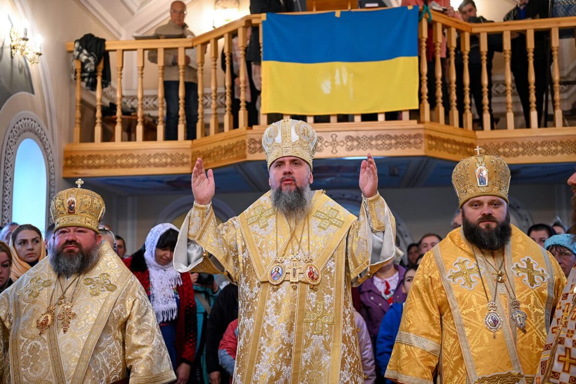 Митрополит Епіфаній освятив храм і помолився за мир у Чернігівській єпархії