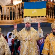 Митрополит Епіфаній освятив храм і помолився за мир у Чернігівській єпархії
