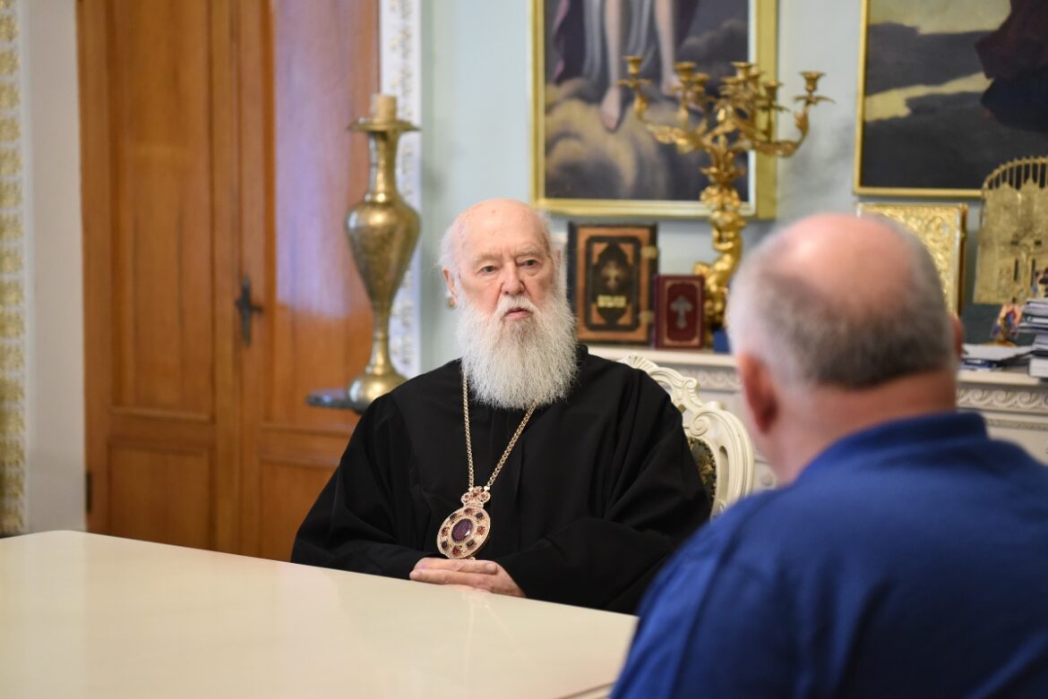 Заголовок: Почесний Патріарх Філарет і Святослав Піскун: Обговорення Українських Питань та Моральної Цінності