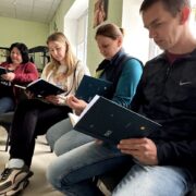 Любов, Турбота, та Взаєморозуміння: Сила Спільноти у Сучасному Світі