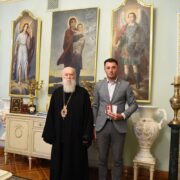 Патріарх Філарет нагородив громадського діяча медаллю "За жертовність і любов до України"