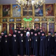 Митрополит Епіфаній святкує зі студентами Дніпровської духовної семінарії